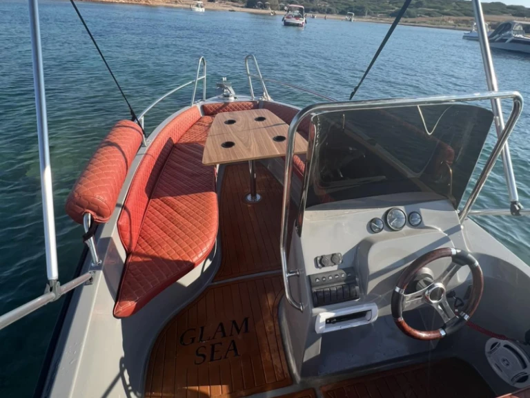 Wynajem łodzi Athens Marina tanio COBRA 495