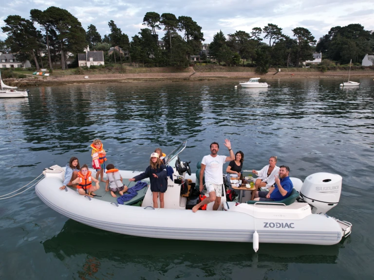 Wynajem Łódż półsztywna Zodiac z patentem 