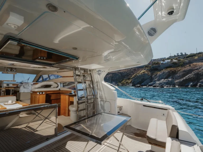 Ferretti Ferretti 480 między profesjonalistami a osobami prywatnymi w Mykonos (City)