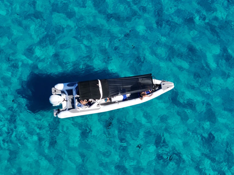 Wynajmij Fost Matrix 32 w Marina Aliki