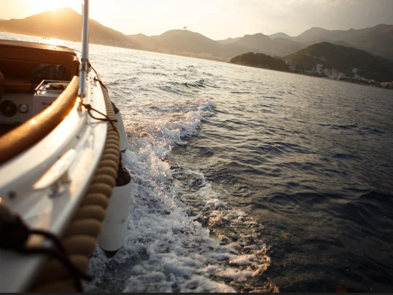 Wynajmij Motorówka z lub bez skippera Truszczynscy boats w Budva
