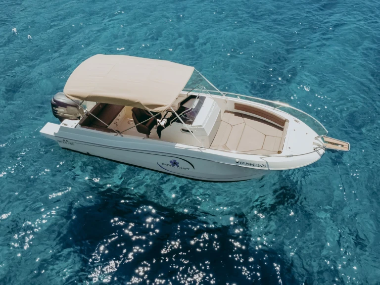 Pacific Craft sun cruiser 750 między profesjonalistami a osobami prywatnymi w Marina Santa Eulàlia