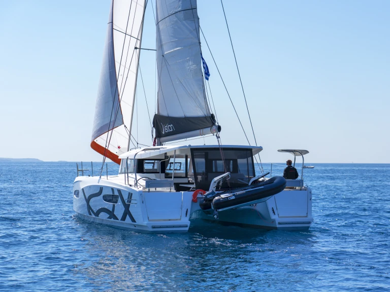 Wynajmij Excess Excess 13 - 4 + 2 cab. w Alimos