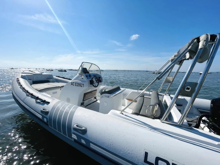 Łódż półsztywna do wynajmu w Lège-Cap-Ferret w najlepszej cenie