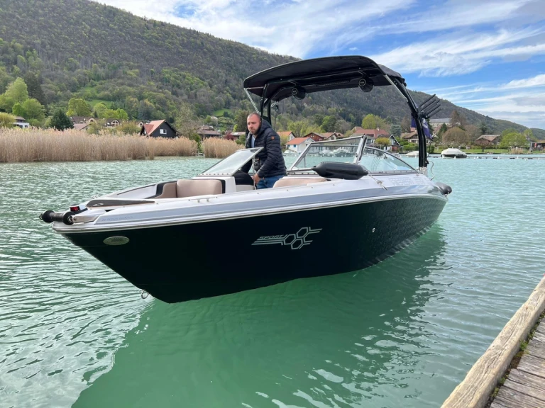 Wynajem Motorówka w Annecy - Four Winns Horizon 200
