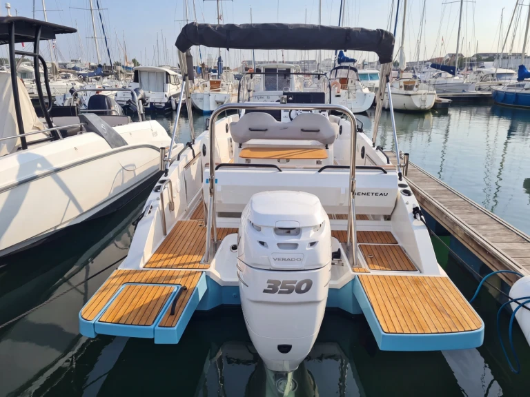 Wynajmij Bénéteau Flyer 8 SPACEdeck w Les Sables-d'Olonne