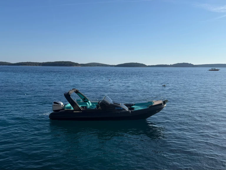 Wynajmij Łódż półsztywna z lub bez skippera Aquamax w Hvar
