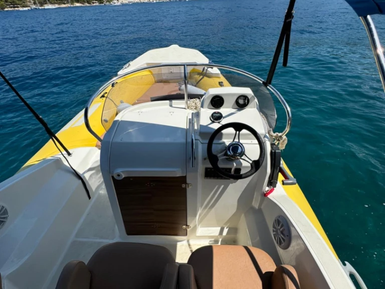 Wynajem łodzi Hvar tanio Solemar S 580