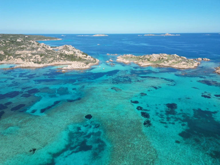 Sessa Marine Key Largo 30 między profesjonalistami a osobami prywatnymi w Poltu Quatu