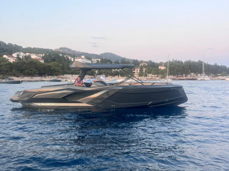 Wynajem łodzi Hvar tanio Raptor