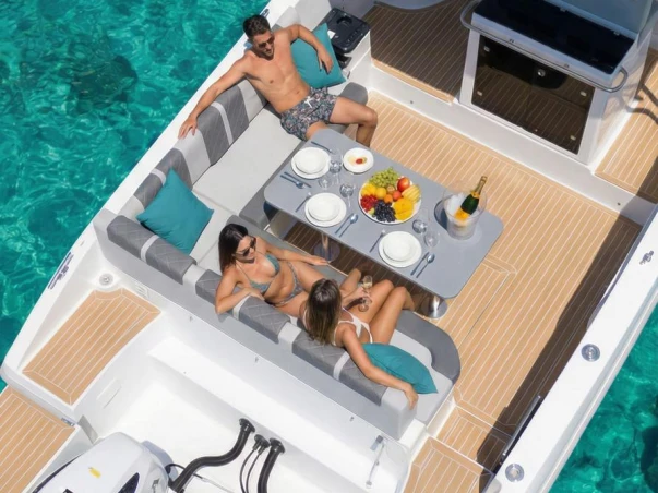 Wynajmij Saver Saver 330 Sport w Portisco