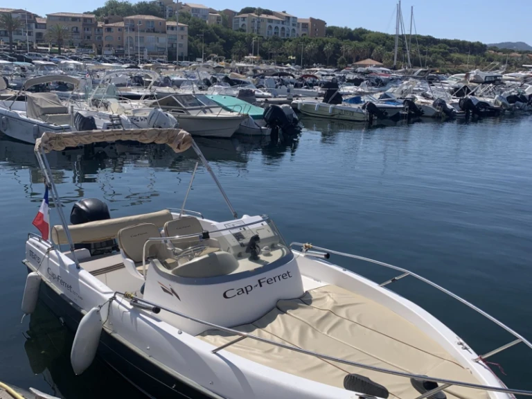 Wynajmij B2 Marine Cap Ferret 552 Sun Deck w Six-Fours-les-Plages