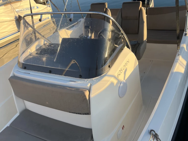 Wynajem Motorówka Quicksilver z patentem 