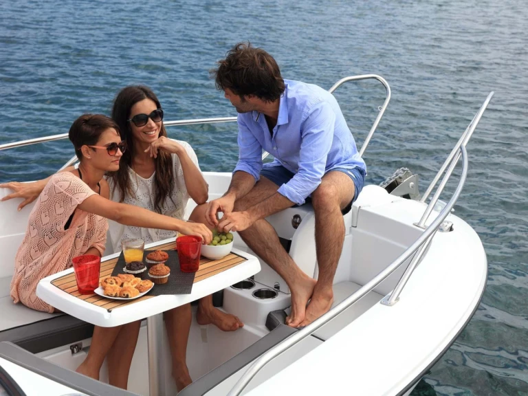 Wynajem łodzi Jeanneau Cap Camarat 7.5 BR w Antibes na SamBoat 