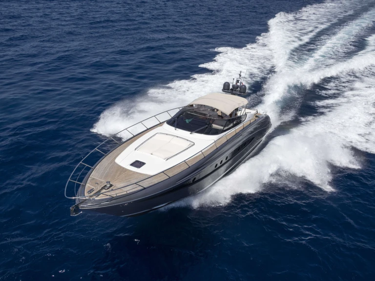 Riva Virtus 63 między profesjonalistami a osobami prywatnymi w Saint-Tropez