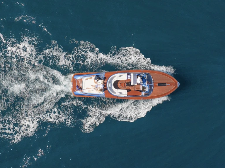 Motorówka do wynajmu w Port de Saint Tropez w najlepszej cenie