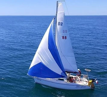 Wynajem Żaglowiec B2 Marine z patentem 