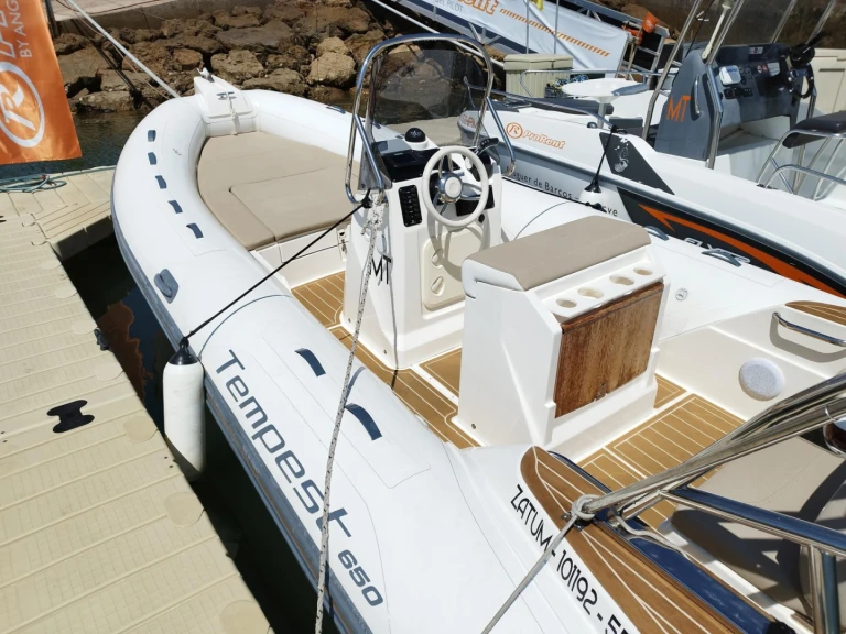 Wynajem Łódż półsztywna w Portimão - Capelli Tempest 650