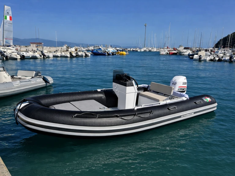 Wynajem Łódż półsztywna Novamarine z patentem 