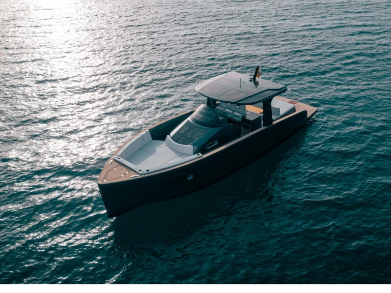 Tesoro Yachts T40 między profesjonalistami a osobami prywatnymi w Chaniá