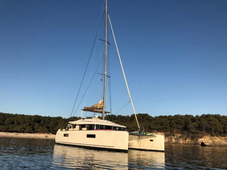 Wynajem łodzi Lavrio tanio Lagoon 52 F
