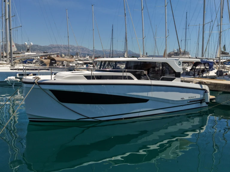 Wynajem w Split- Delphia Delphia 10 Sedan na SamBoat