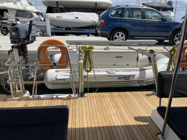 Wynajmij Katamaran z lub bez skippera Lagoon w Alimos