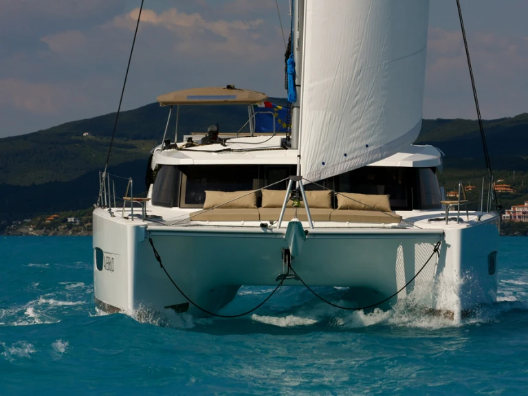 Wynajem Katamaran Fountaine Pajot z patentem 