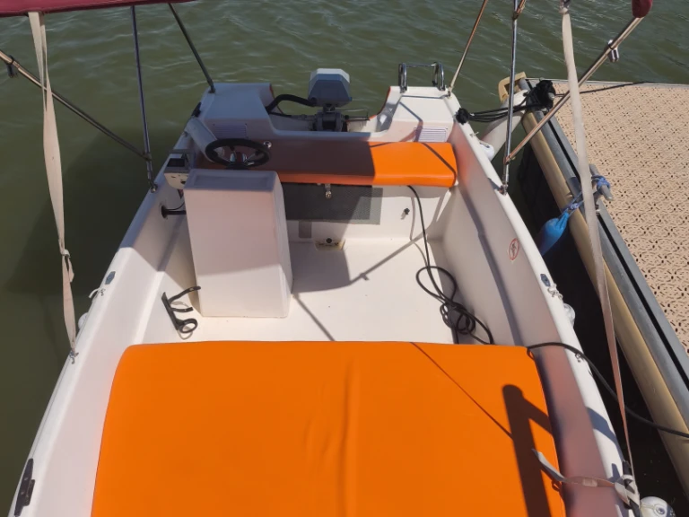 Wynajmij Naval plastica Livia 450 w Istres