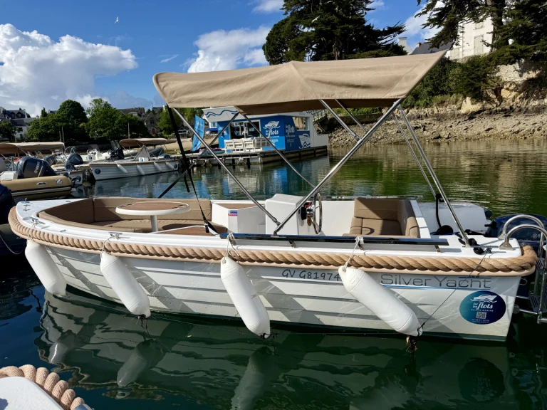 Silver Yacht Silver 495 między profesjonalistami a osobami prywatnymi w Combrit