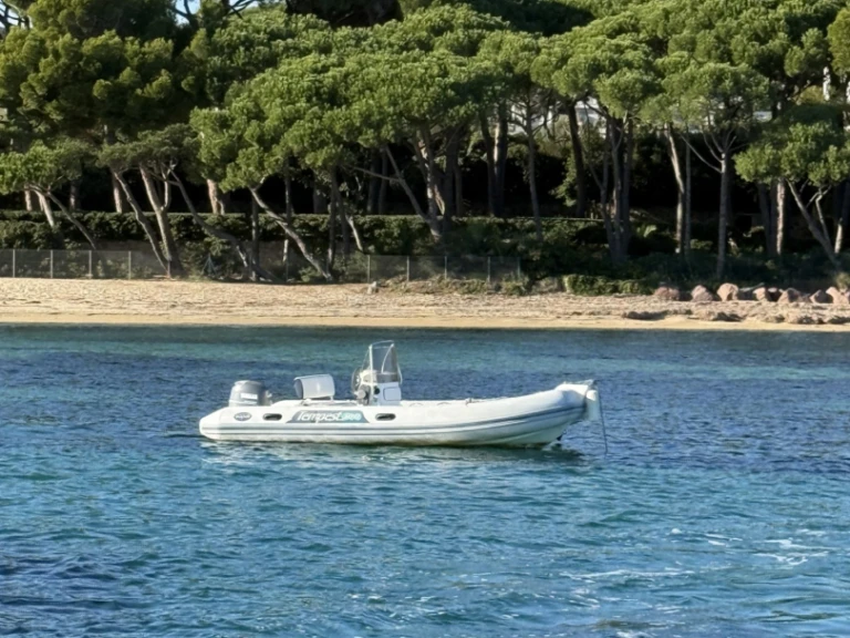 Wynajmij Motorówka z lub bez skippera Capelli w Port Grimaud