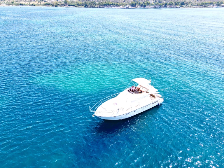 Azimut Azimut 37 Fly między profesjonalistami a osobami prywatnymi w Marzamemi