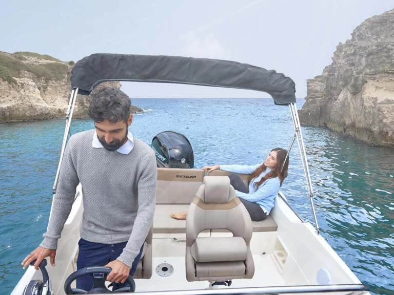 Quicksilver Activ 605 Sundeck między profesjonalistami a osobami prywatnymi w Llançà