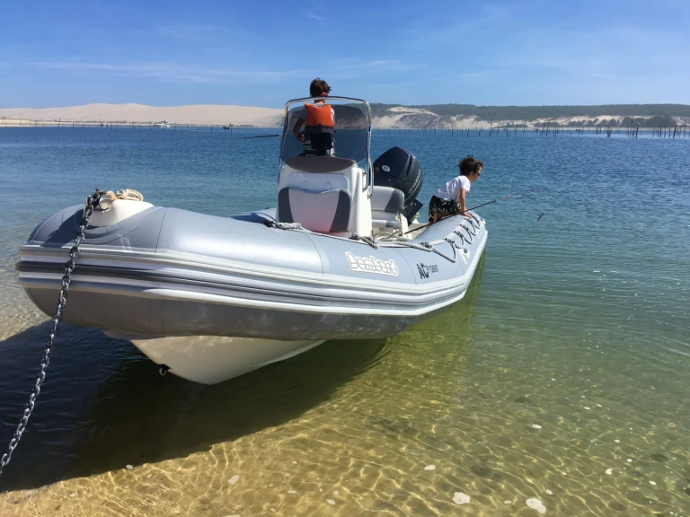 Bombard Sunrider 550 między profesjonalistami a osobami prywatnymi w Lège-Cap-Ferret