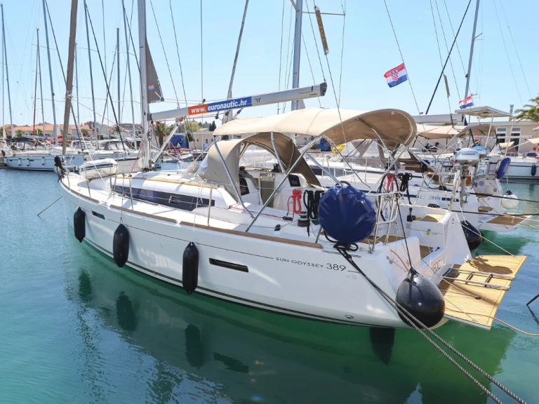 Żaglowiec do wynajmu w Biograd na Moru w najlepszej cenie