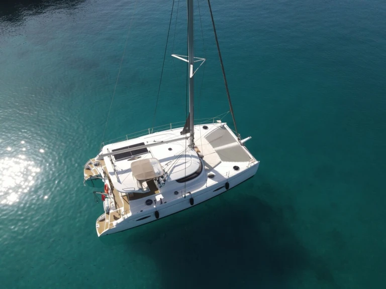 Wynajem Katamaran Fountaine Pajot z patentem 