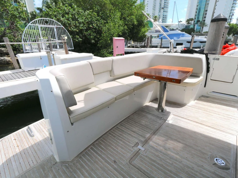 Wynajem łodzi Miami tanio Caprice