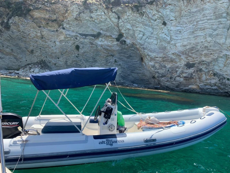 Łódż półsztywna do wynajmu w Castellammare del Golfo w najlepszej cenie