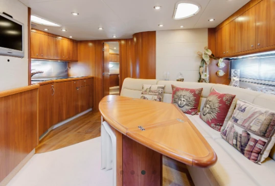 Wynajem Motorówka Sunseeker z patentem 