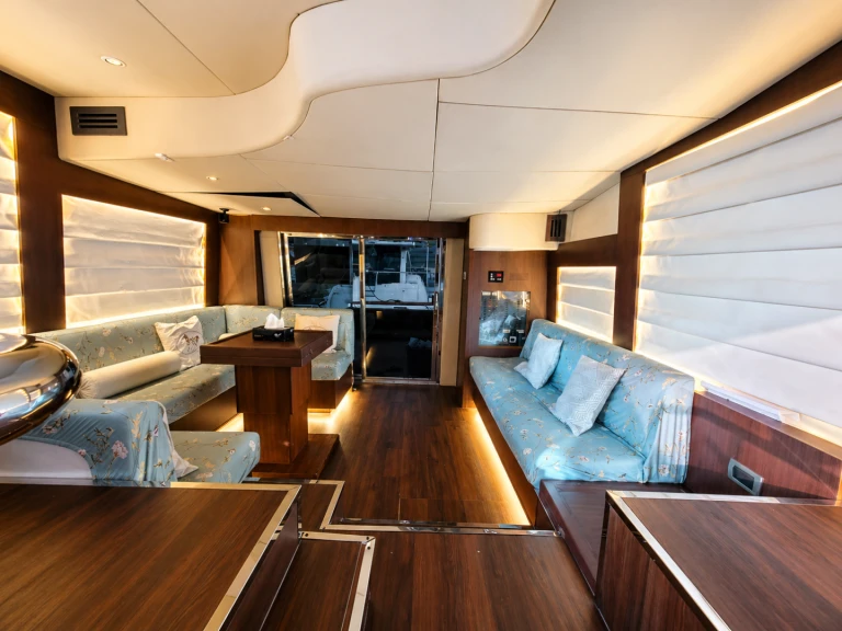 Wynajem Motorówka w Dubai Marina - Custom Made 50 MY