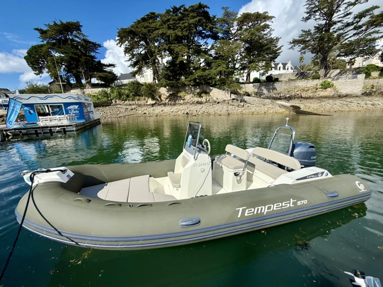 Wynajmij Capelli Tempest 570 w Combrit