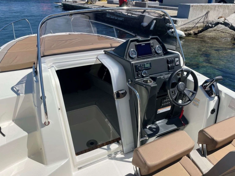 Wynajem Motorówka w Marina (City) - Quicksilver Activ 755 Sundeck