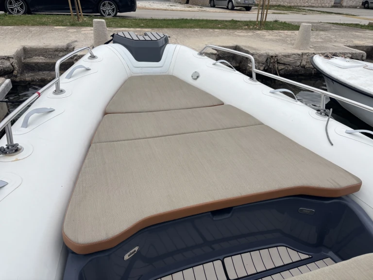 Wynajmij Łódż półsztywna z lub bez skippera Zodiac w Trogir