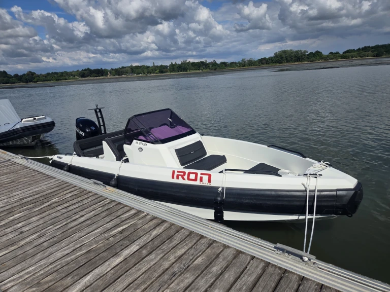 Wynajem Motorówka IRON BOATS  z patentem 