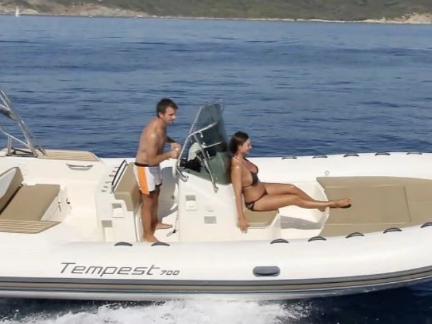 Wynajem łodzi Francja tanio Tempest 700 Sun