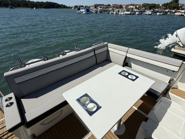 Wynajmij Jeanneau Merry Fisher 895 Cruiser w Medulin