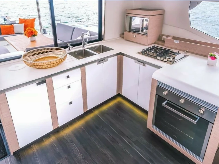 Wynajmij Katamaran z lub bez skippera Fountaine Pajot w Le Marin