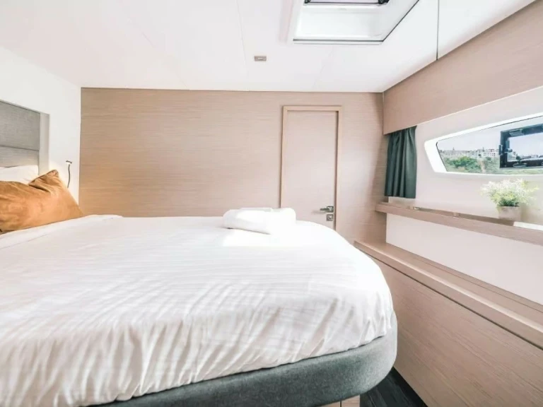 Wynajem Katamaran Fountaine Pajot z patentem 