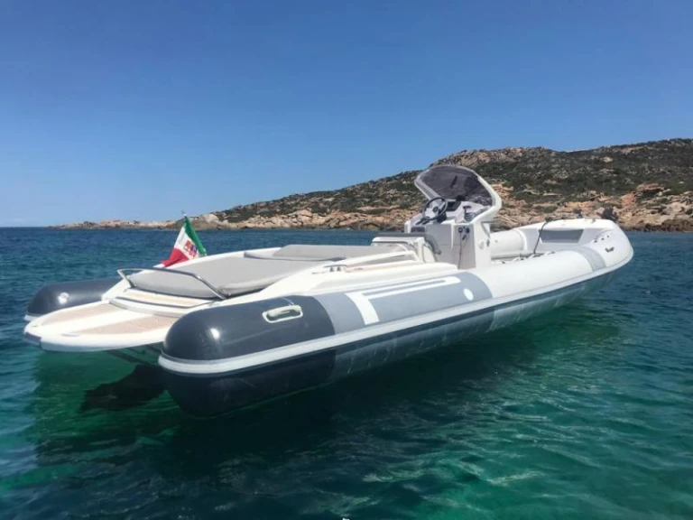 Wynajmij Łódż półsztywna z lub bez skippera Pirelli w Porto Turistico Palau
