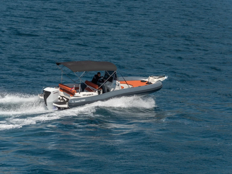Wynajem Łódż półsztywna Marlin Boat z patentem 